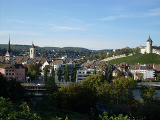 Fototapeta premium Stadt Schaffhausen mit Festung Munot im Spätsommer