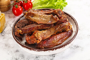 Roasted duck wings with sauce