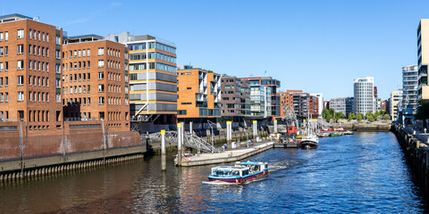 Obraz premium Buildings in HafenCity Sandtorhafen harbor with boats panorama in Hamburg, Deutschland