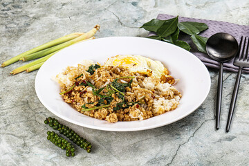 Rice with minced meat and basil