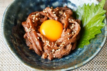 牛肉ユッケ