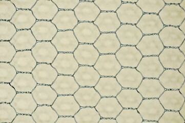 Metal mesh with hexagonal patterns