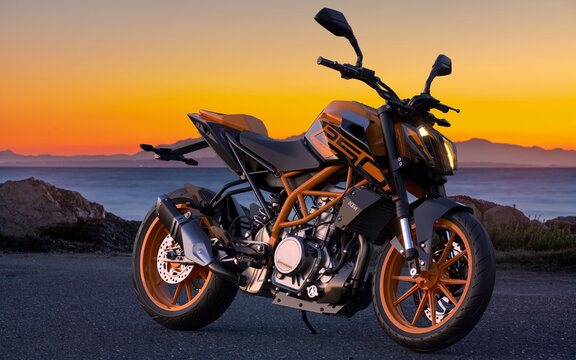 KTM 250 DUKE boasts an all-new, muscled-up attitude, complete with a fresh new frame, suspension package, LED lights, riding tech