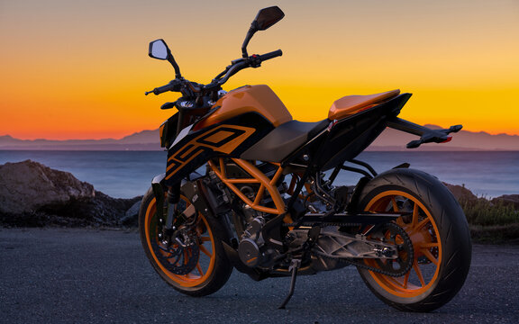 KTM 250 DUKE boasts an all-new, muscled-up attitude, complete with a fresh new frame, suspension package, LED lights, riding tech
