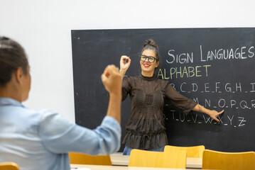 Teaching sign language alphabet in a classroom setting