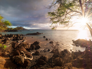 Follow me with a sundowner at the Maui Makena Beach view during summer time