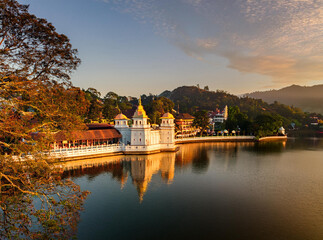 Fototapeta premium Kandy: A historic city in central Sri Lanka, celebrated for its sacred temple, vibrant culture, and lush landscapes. 