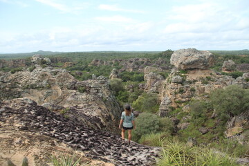 mulher no parque nacional sete cidades, piau&iacute; 