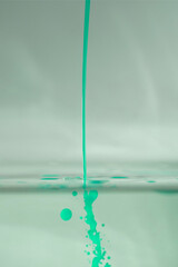 farbe tropfen wasser hellblau blau