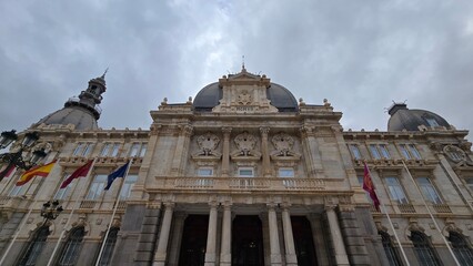 Obraz premium budynek kolonialny bogato zdobiony