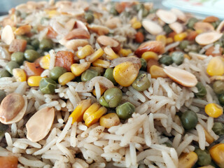 Jasmin Rice with vegetables and almonds
