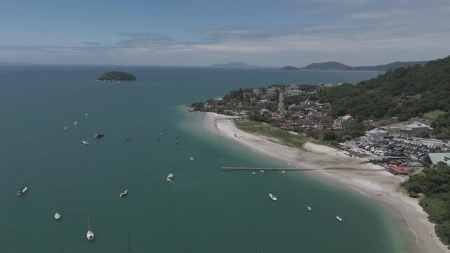 praia do norte da ilha de florianopolis