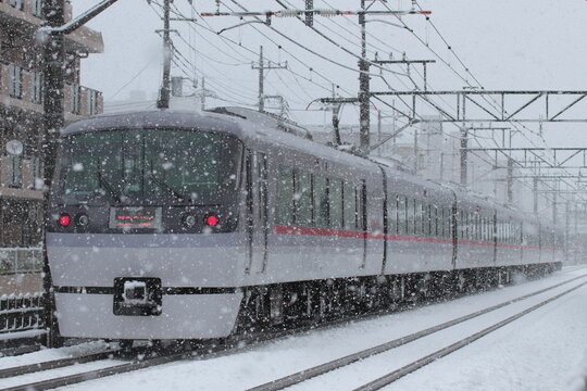  季節外れの大雪に挑む西武10000系電車レッドアロー号_2020/3/29撮影