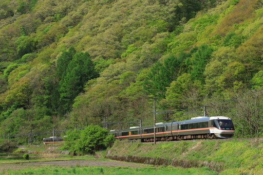 新緑の中央西線を駆け抜ける383系特急「ワイドビューしなの」2021/5/14撮影