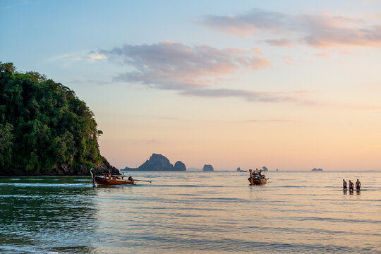 cr&eacute;puscule &agrave; Noppharat Thara Beach, Ao Nang, Krabi, Tha&iuml;lande