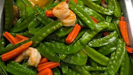 Stir-fried Peas with Carrots and Shrimp;