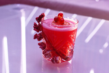 cocktail de fruits rouges et bonbons