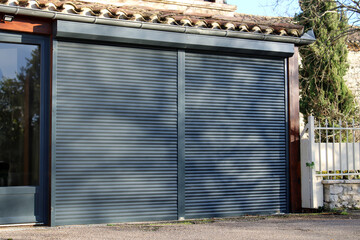 Volet roulant automatique de baie vitrée coulissante, fenêtre