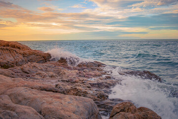 Obraz premium Aerial panorama of Thailand's verdant, lush tropical island, National Park Island, with blue and aquamarine the sea, and clouds shining by sunlight in the background. 