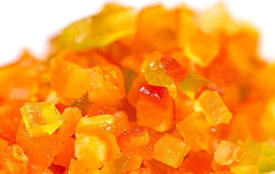 Orangeat vor wei&szlig;em Hintergrund