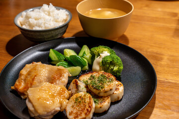 グリルチキンと山芋ステーキ