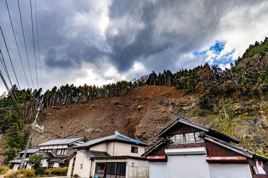 能登半島地震、被害が大きい崖崩れ