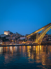 Obraz premium The iconic Dom Luís I Bridge, illuminated against the night sky, stands as a symbol of Porto s industrial heritage and architectural beauty.