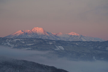 朝焼けの山　妙高山、火打山