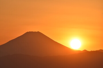 Obraz premium Orange Sky & Mountain-18