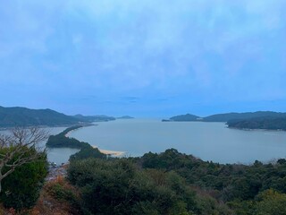 美しい湖の風景
