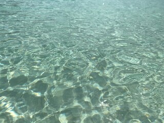 透き通ったきれいな水面