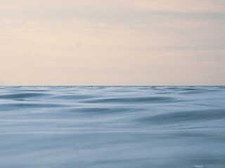 Obraz premium Minimal abstract water during sunset