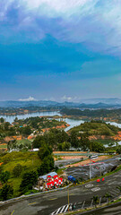 Paisaje del embalse de Guatape, Colombia; Foto tomada desde la cima de El Peñon.