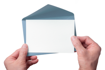 青い封筒から取り出したメッセージカード