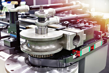 Pipe bending machine