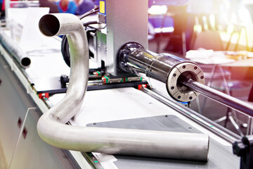 Pipe bending machine
