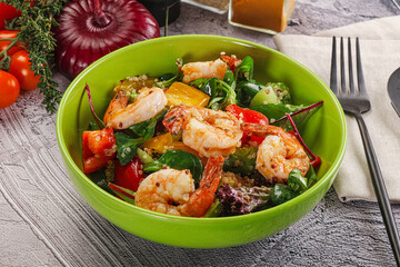 Salad with prawn and quinoa