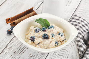 Oats porridge with blueberry