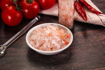 Rose pink Himalai salt in the bowl