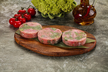 Raw Tuna medallion with broccoli