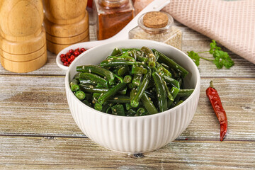 Green bean salad with sesame seeds