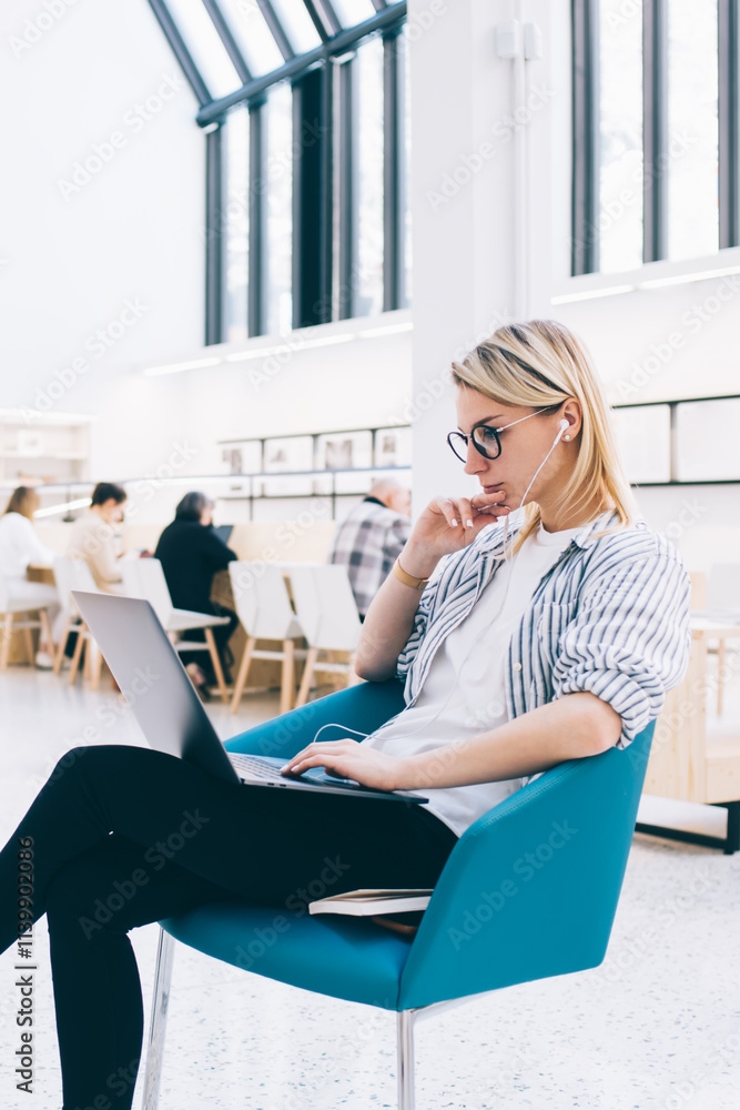 Aufkleber millennial freelancer in electronic earphones watching online tutorial webinar for improve programmi