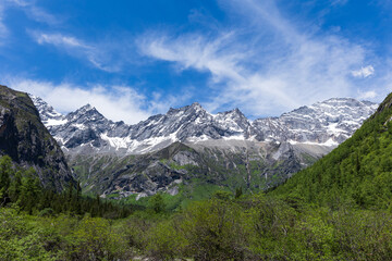 Obraz premium Snow view of Siguniang Mountain, Shuangqiao Valley, Aba, Sichuan Province, China