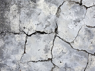 Obraz premium Cracked concrete surface showing wear and aging in an urban environment