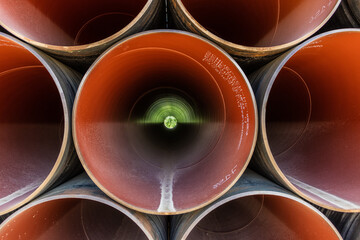 Rohrstapel aus Sicht des Inneren der Rohre