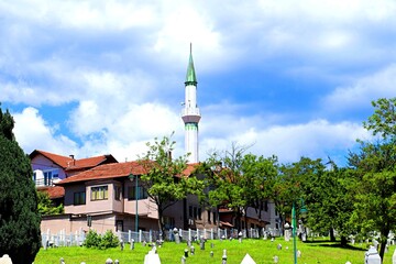 Obraz premium Mosque in Sarajevo and cemetery at the mosque