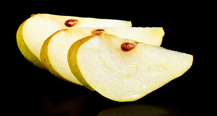 Birne drei Scheiben, isoliert, Obst, Birnenschnitz, 