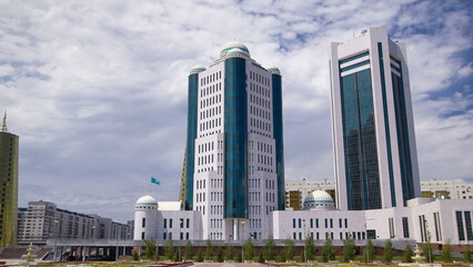 Obraz premium The building of the Senate of the government of the Republic of Kazakhstan timelapse hyperlapse in Astana