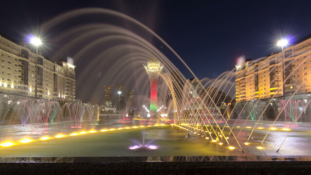 Bayterek Tower and fountain show at night timelapse hyperlapse. Astana, Kazakhstan.