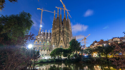 Fototapeta premium Sagrada Familia, a large church in Barcelona, Spain day to night timelapse.